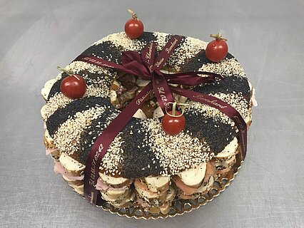 Couronne fourrée de mauricettes Couronne fourrée de mauricettes